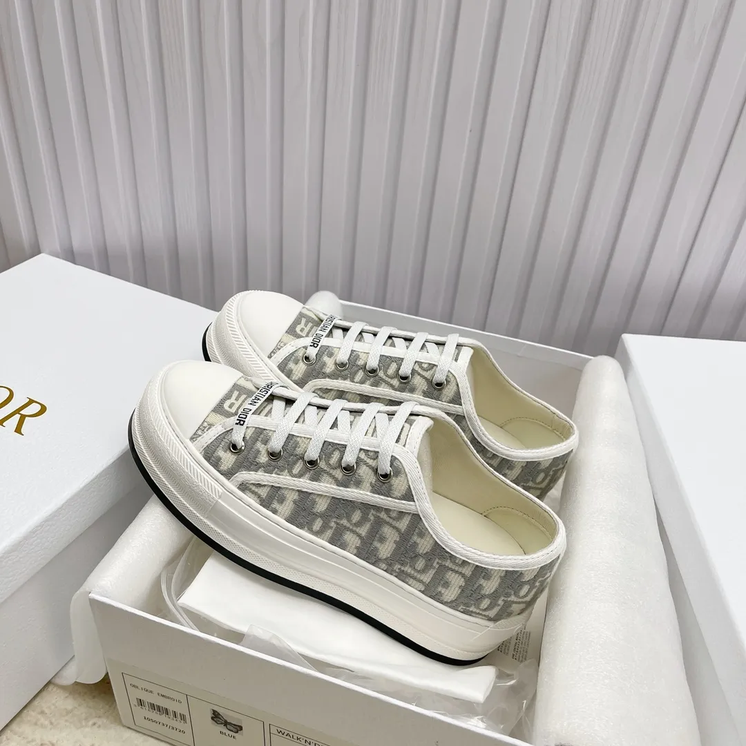👟👟Ex-factory price 520👟👟 Women's shoes factory ready stock high quality Dior )Flat sneakers are made of fully embroidered iconic patterns💎💎♦️Top quality in the market🎗Breaking hot model in foreign counters🎗Non-market ordinary imitation version🎗🔳The fabric is made of Italian🇮🇹imported fabric❗️Embroidered upper, original mold injection Logo frosted five-pointed star outsole🔳Inside imported lambskin + high elasticity injection molding mold Logo foam pads Number of yards: 35 to 41